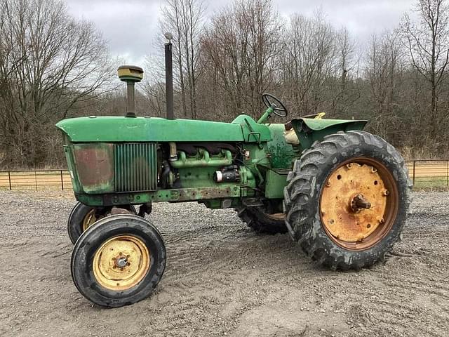 Image of John Deere 4010 equipment image 1