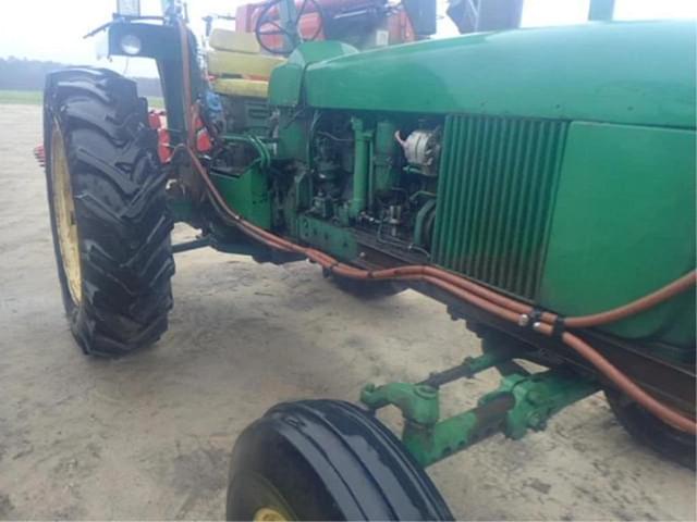 Image of John Deere 4010 equipment image 2