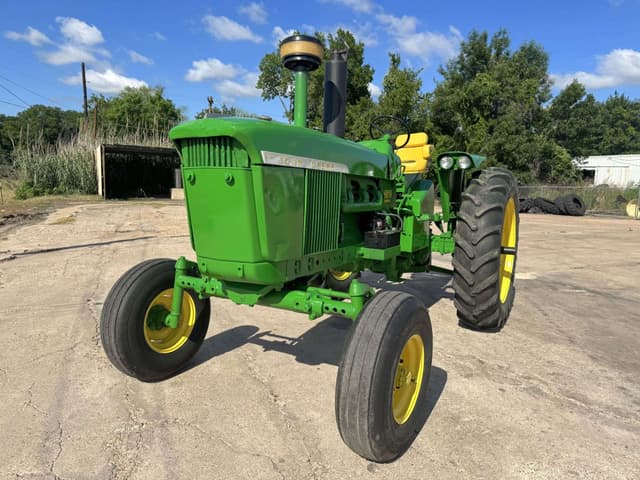 Image of John Deere 4010 equipment image 1