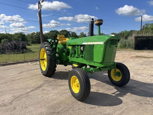 Image of John Deere 4010 equipment image 4