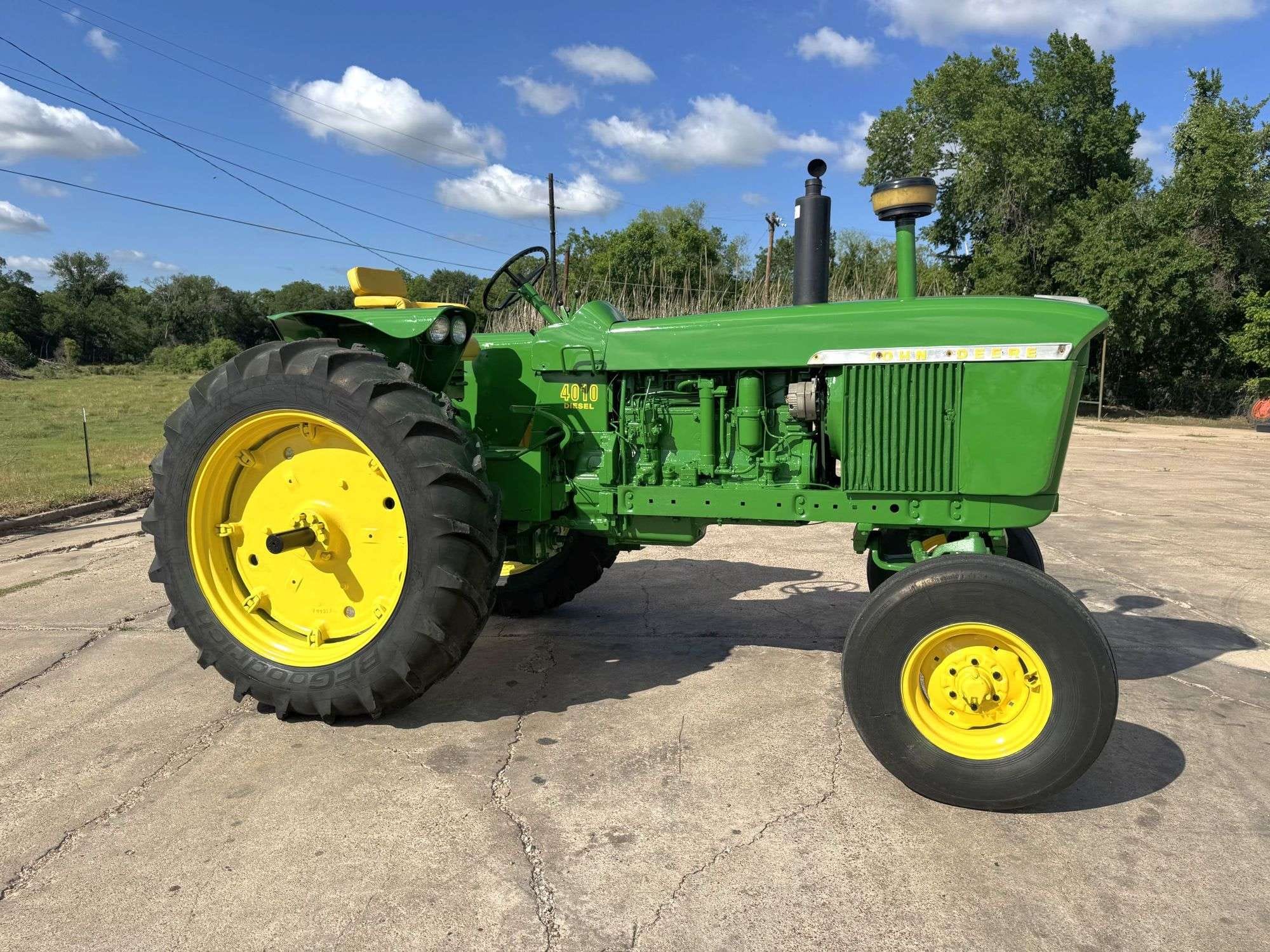 John Deere 4010 Equipment Image0