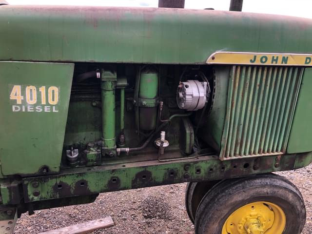 Image of John Deere 4010 equipment image 2