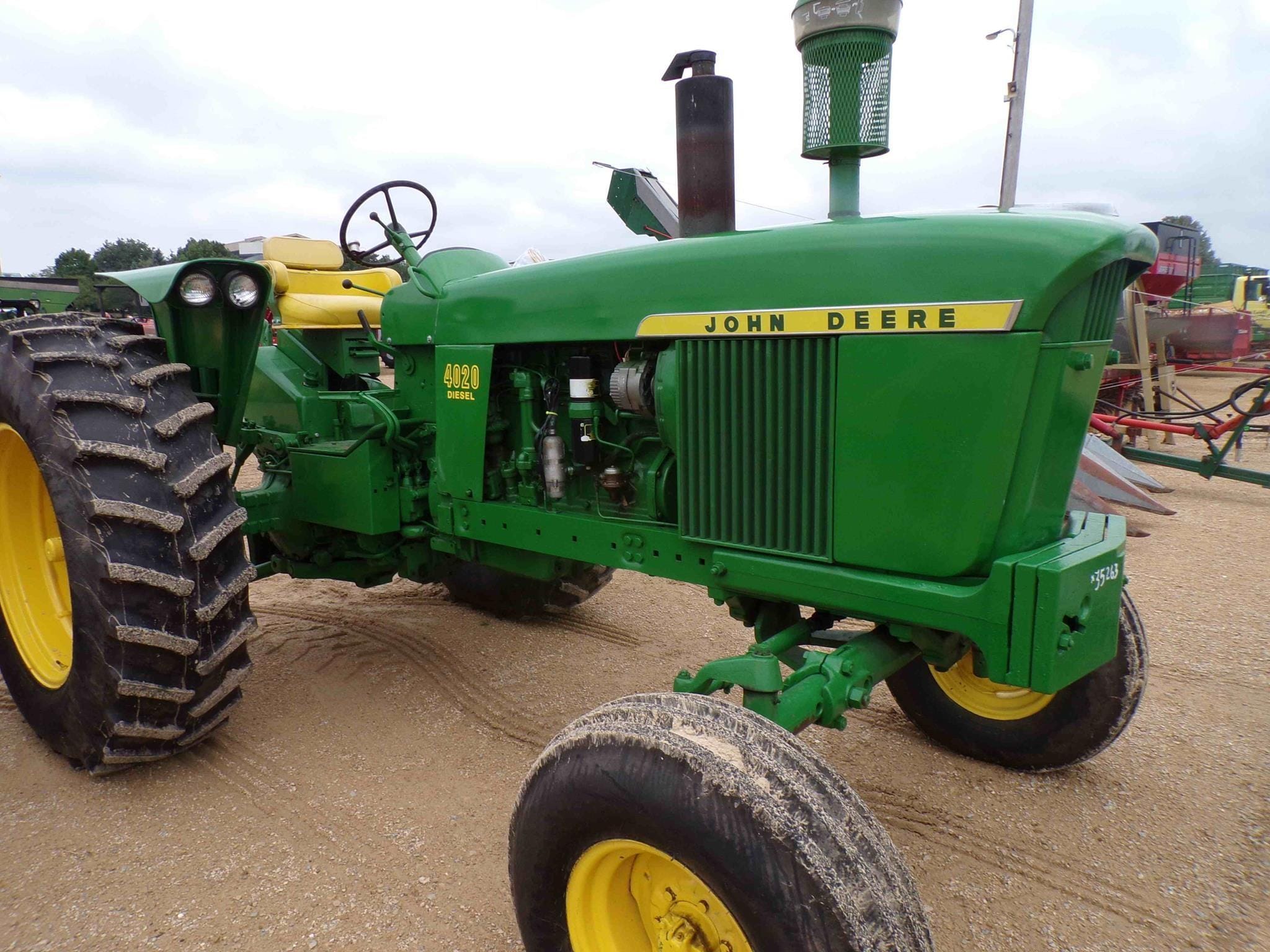 John Deere 4020 Equipment Image0