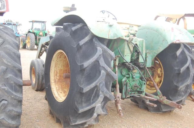 Image of John Deere 4020 equipment image 1