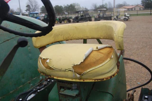 Image of John Deere 4020 equipment image 4