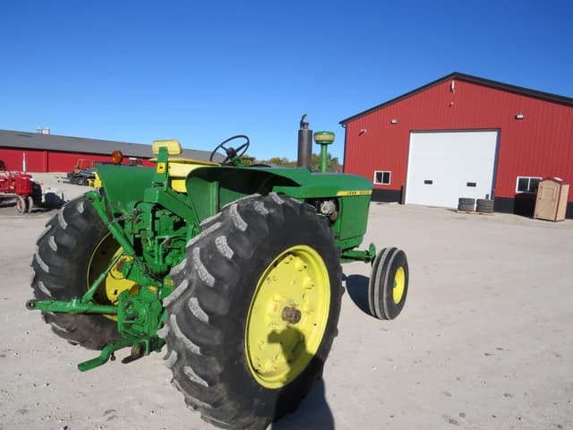 Image of John Deere 4020 equipment image 2