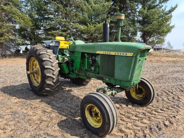 Image of John Deere 4020 equipment image 4