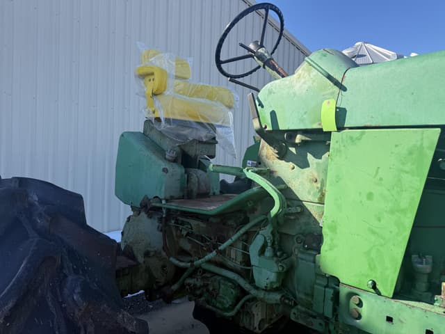 Image of John Deere 4020 equipment image 2