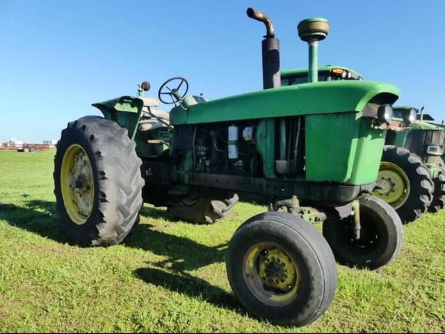 Image of John Deere 4020 equipment image 1