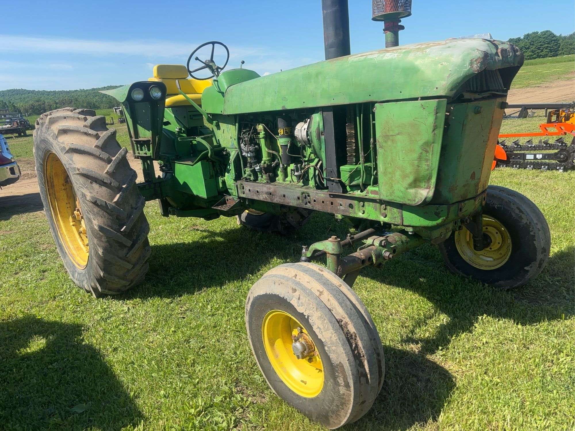 John Deere 4020 Equipment Image0