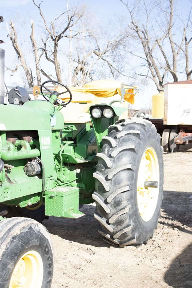 Image of John Deere 4020 equipment image 4