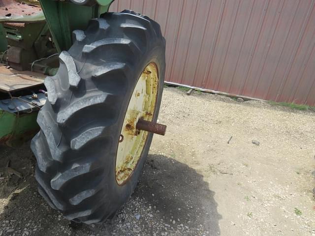 Image of John Deere 4020 equipment image 2