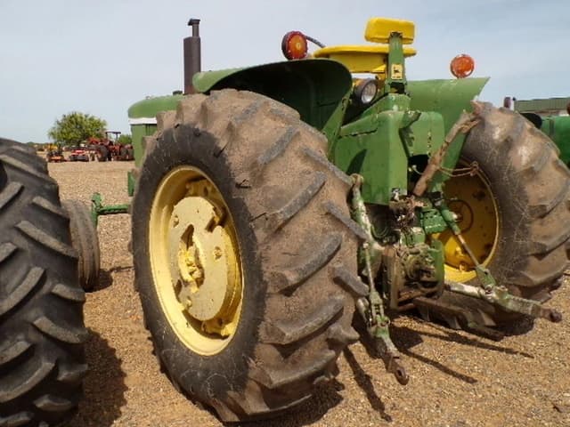 Image of John Deere 4020 equipment image 1