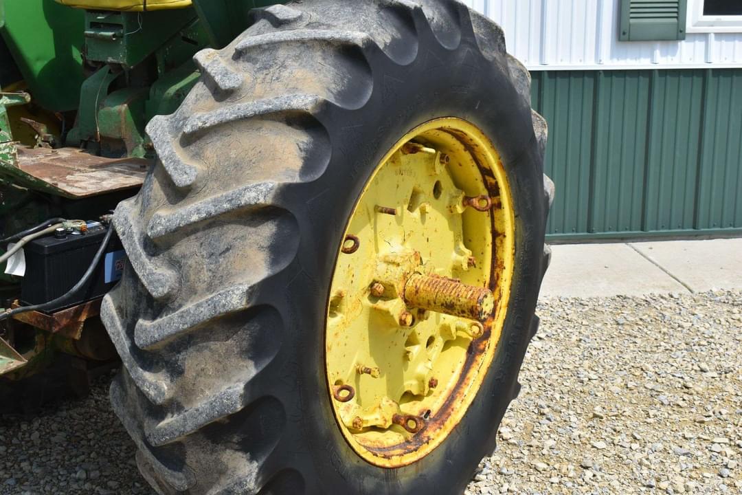 Image of John Deere 4020 Primary image