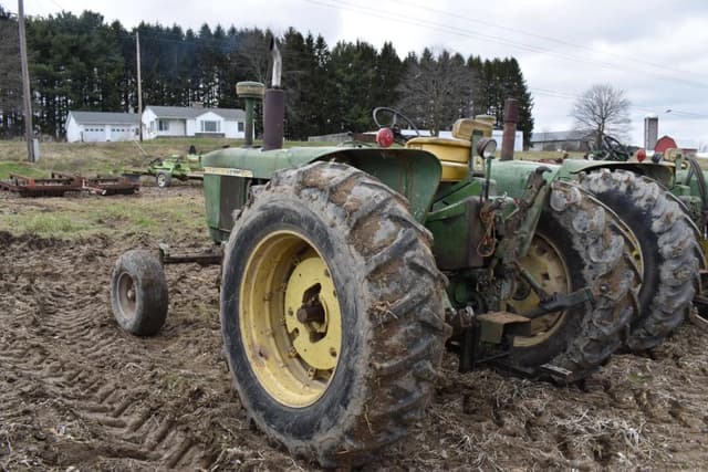 Image of John Deere 4020 equipment image 3
