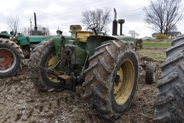 Image of John Deere 4020 equipment image 2