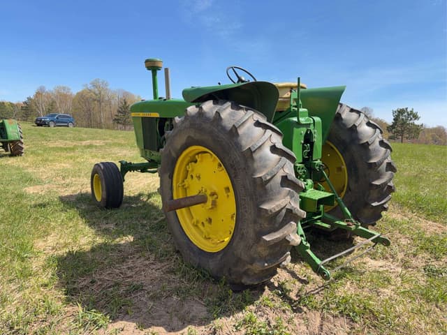 Image of John Deere 4020 equipment image 4