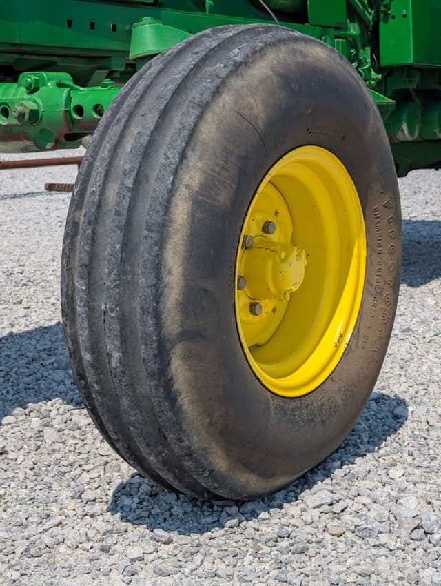 Image of John Deere 4020 equipment image 4