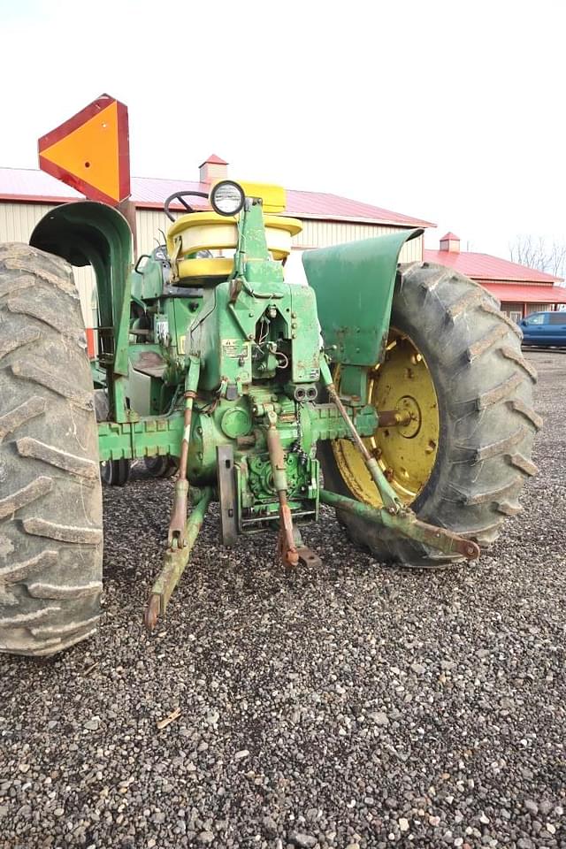 Image of John Deere 4020 equipment image 2