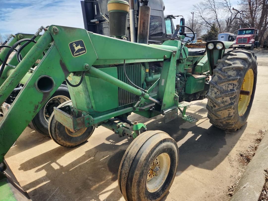 Image of John Deere 4020 Image 1