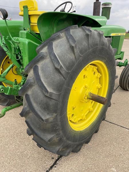 Image of John Deere 4020 equipment image 4