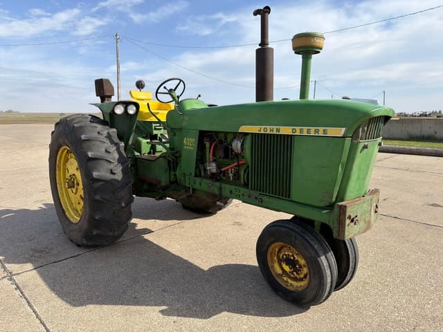 Image of John Deere 4020 equipment image 2