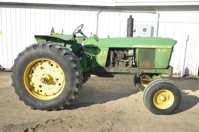 Image of John Deere 4020 equipment image 1