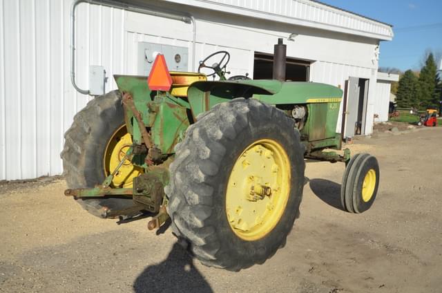 Image of John Deere 4020 equipment image 2