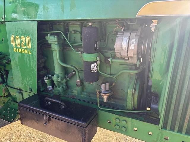 Image of John Deere 4020 equipment image 2