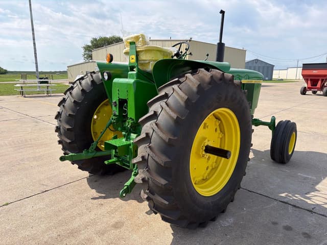 Image of John Deere 4020 equipment image 3