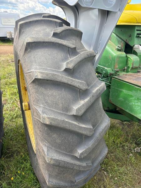 Image of John Deere 4020 equipment image 4