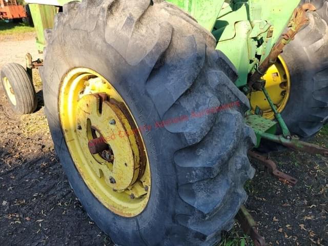 Image of John Deere 4020 equipment image 4