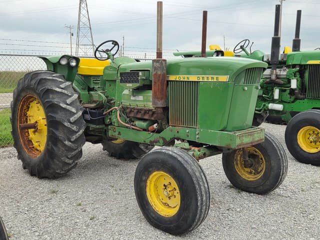 Image of John Deere 4020 equipment image 2