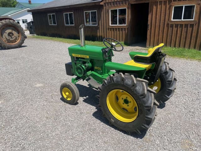Image of John Deere 4020 equipment image 1