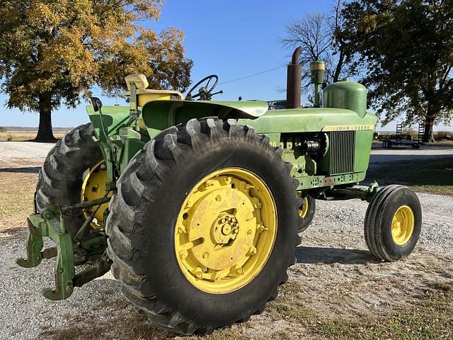 Image of John Deere 4020 equipment image 3