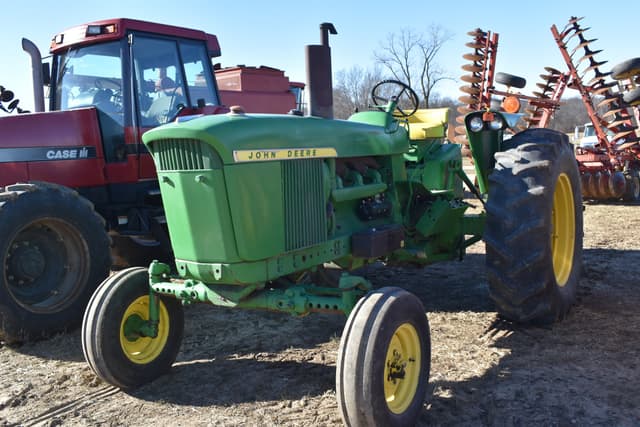 Image of John Deere 4020 equipment image 2