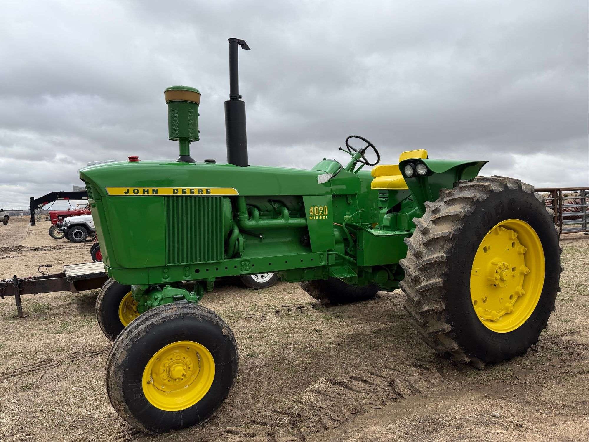 John Deere 4020 Equipment Image0