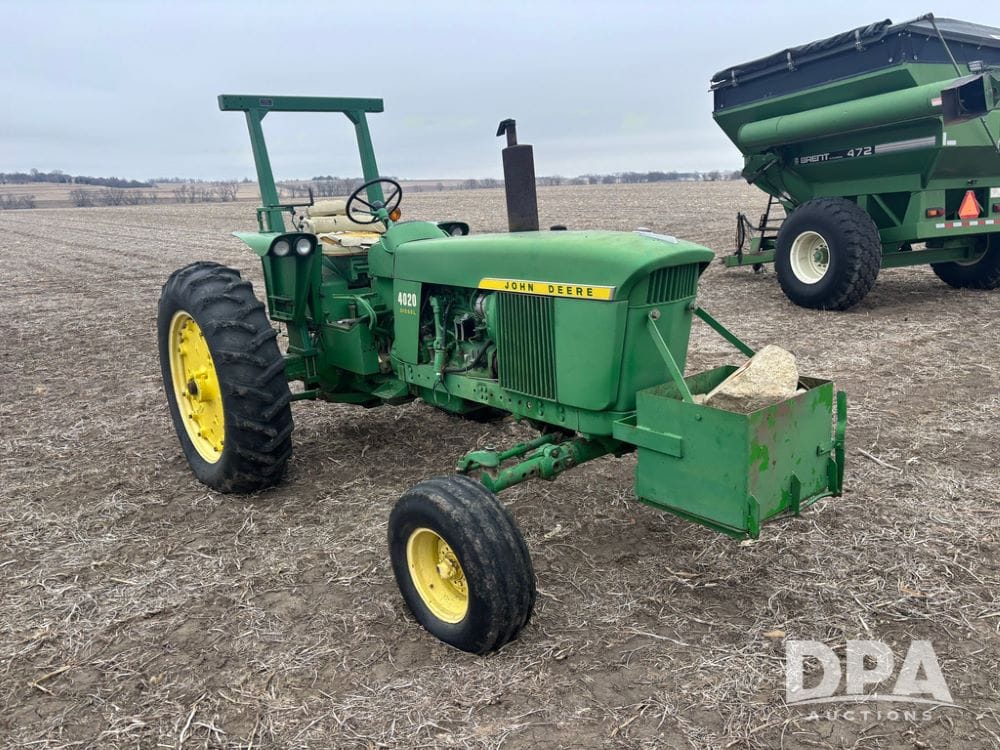 John Deere 4020 Equipment Image0