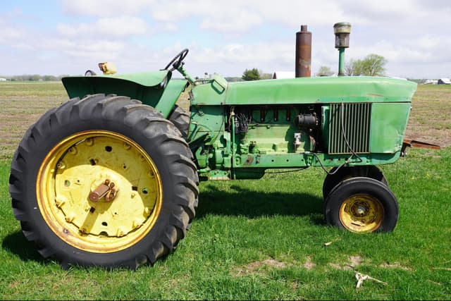 Image of John Deere 4020 equipment image 2