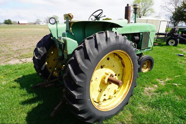 Image of John Deere 4020 equipment image 3