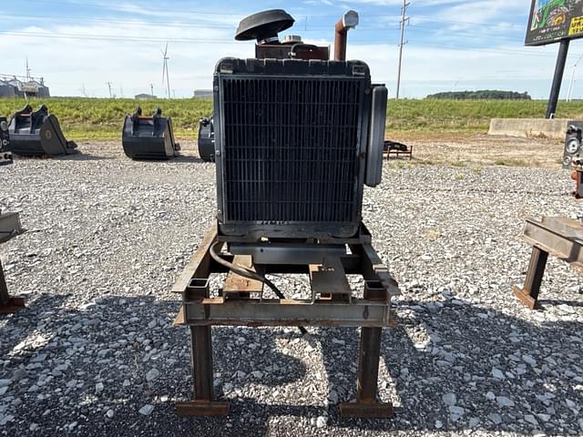 Image of John Deere  4024TF281 equipment image 2