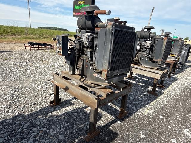 Image of John Deere  4024TF281 equipment image 1