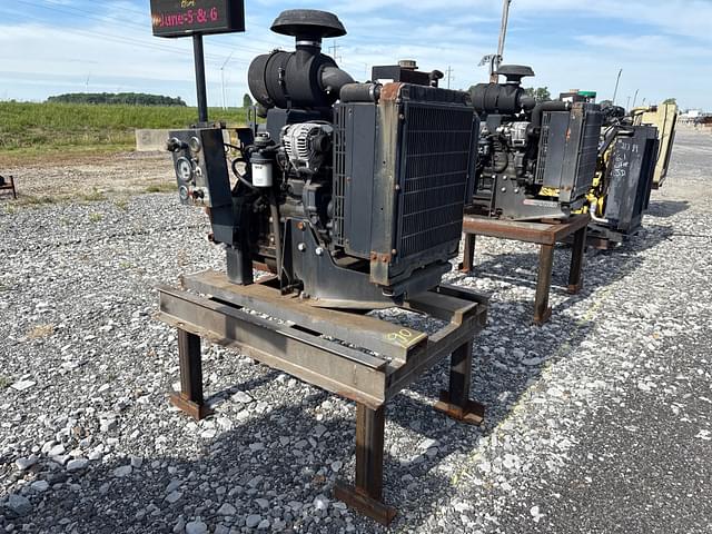 Image of John Deere  4024TF281 equipment image 1
