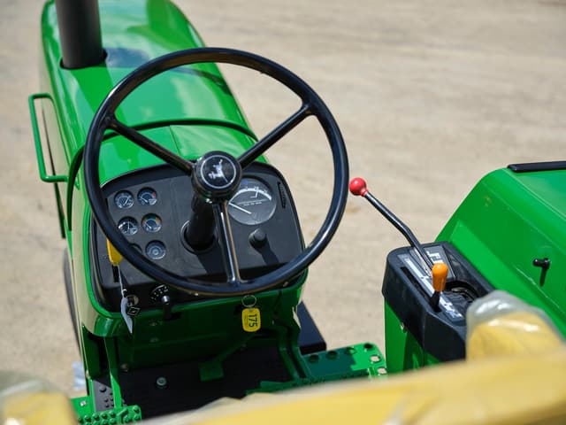 Image of John Deere 4030 equipment image 3