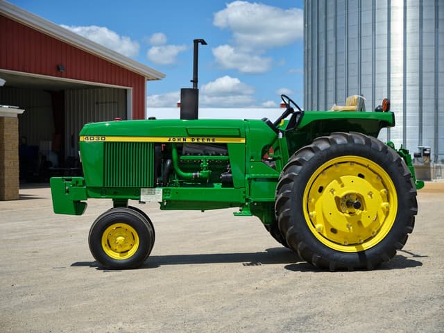 Image of John Deere 4030 equipment image 2