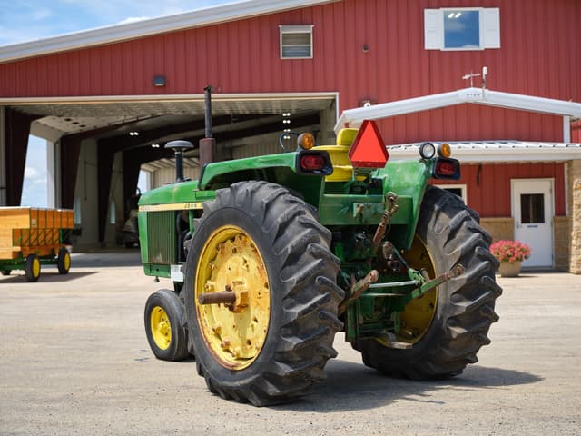 Image of John Deere 4030 equipment image 2