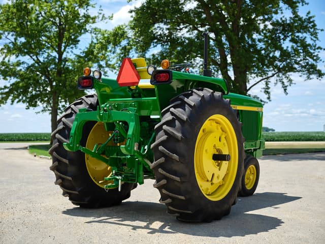 Image of John Deere 4030 equipment image 3