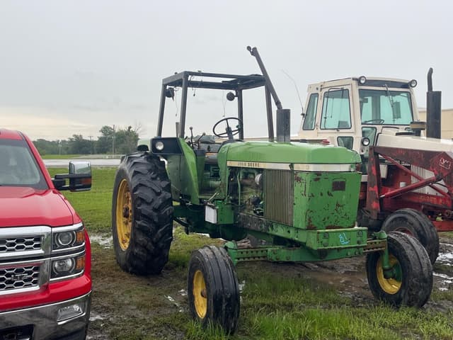Image of John Deere 4030 equipment image 2