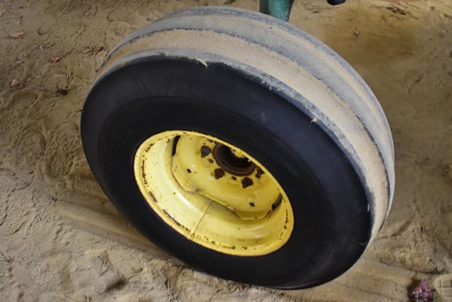 Image of John Deere 4030 equipment image 3