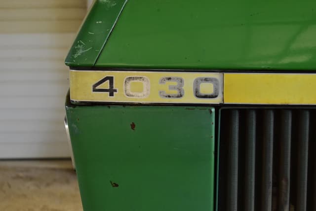 Image of John Deere 4030 equipment image 1